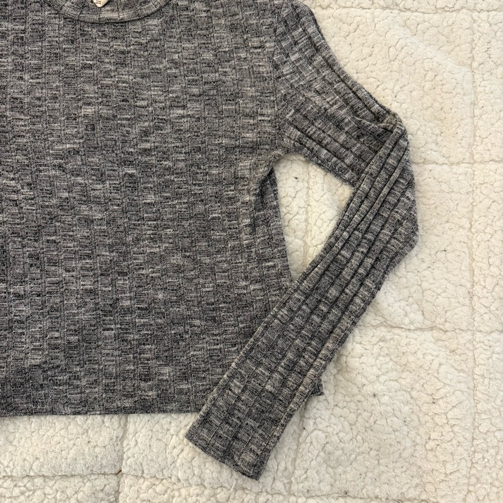 Urban Heritage Gray Ribbed Sweater - Picture 5 of 7